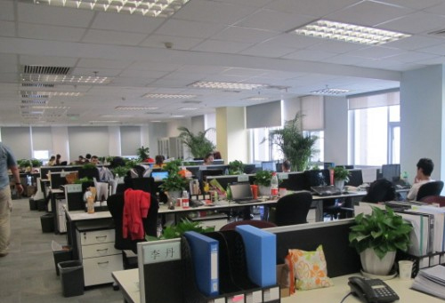 華人拳擊手周潤琪在澳大利亞遭毆打，被錐子扎頭險喪命，本人發聲:金屬制品廠
