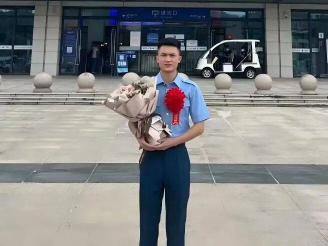 牛！退役半個月<strong></p>
<p>金屬制品廠
</strong>，他第三次入伍！:金屬制品廠
