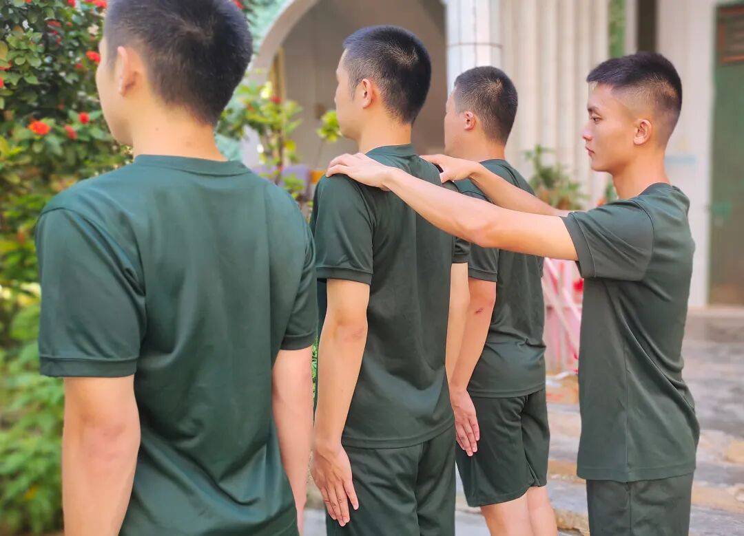 牛！退役半個月<strong></p>
<p>金屬制品廠
</strong>，他第三次入伍！:金屬制品廠
