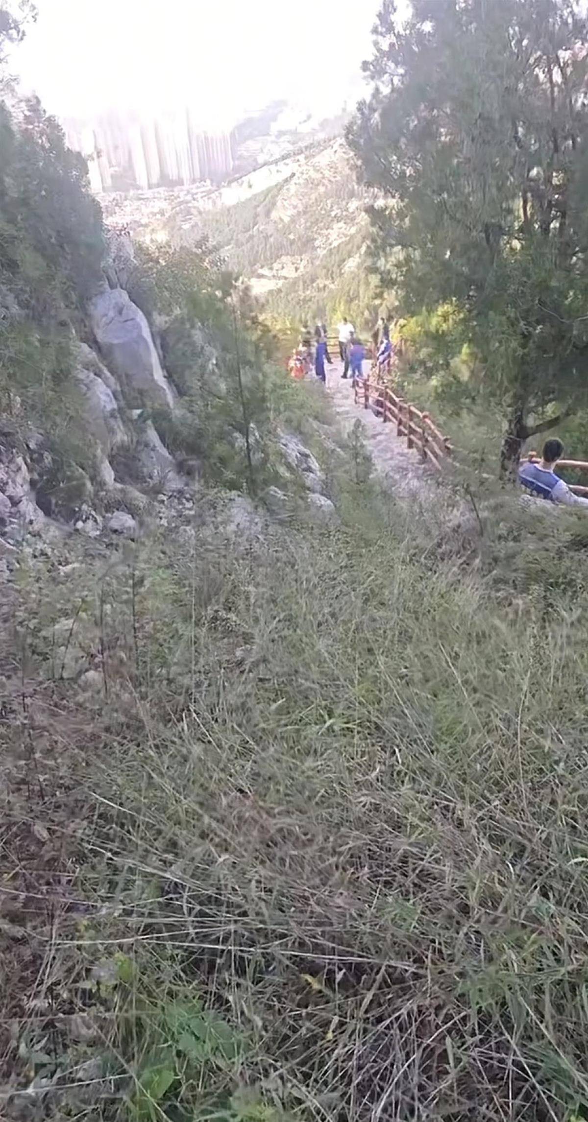 濟南29歲失聯(lián)男子確認身亡，救援隊稱是在山崖下找到遺體，家屬、警方已到現(xiàn)場:金屬制品廠
