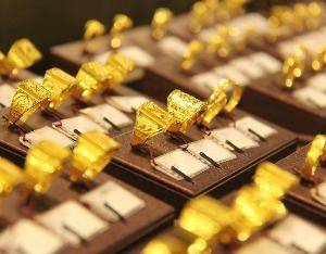 國內金飾克價突破1190元<strong></p>
<p>金屬制品廠
</strong>，國際金價年內漲超50%:金屬制品廠
