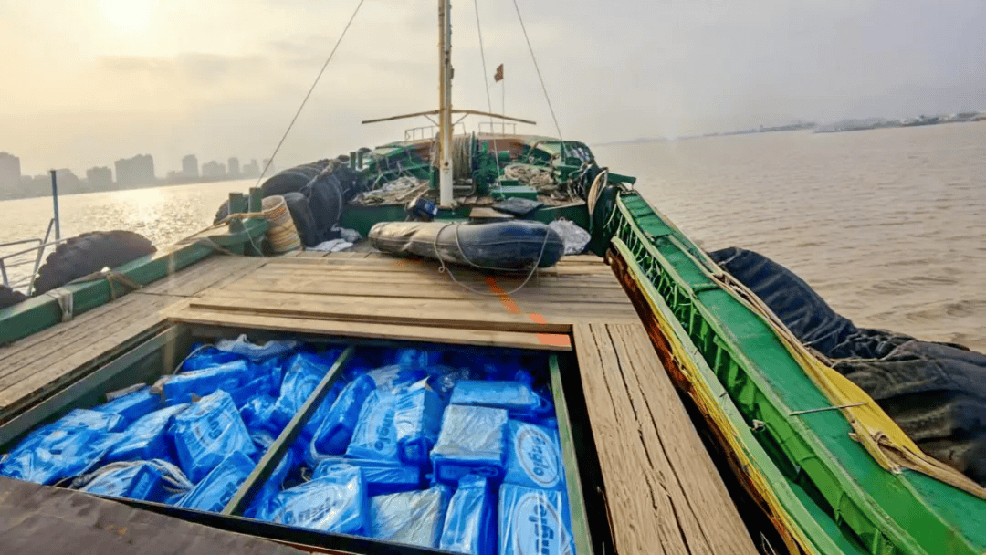 手機信號深夜同時消失<strong></p>
<p>金屬制品廠
</strong>，半年出海7次未帶回1條魚！警方跨省追查，特大犯罪集團浮出水面:金屬制品廠
