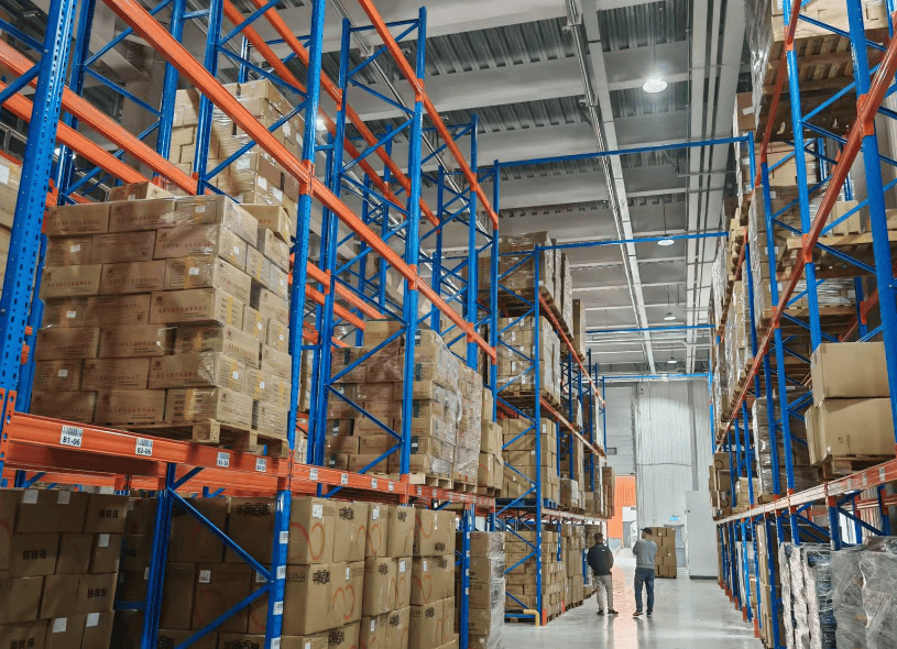 重型貨架廠專(zhuān)家山東蘊(yùn)達(dá)金屬制品有限公司專(zhuān)注冷彎沖孔工藝:金屬制品廠
