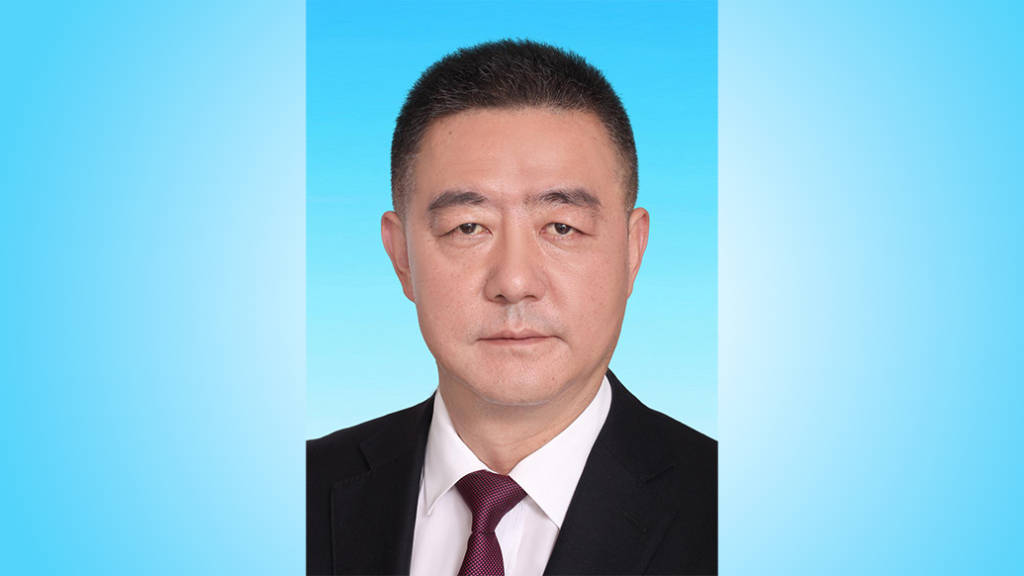 去年出任巴中市委常委、常務副市長的李本勇，已轉崗市人大:金屬制品廠
