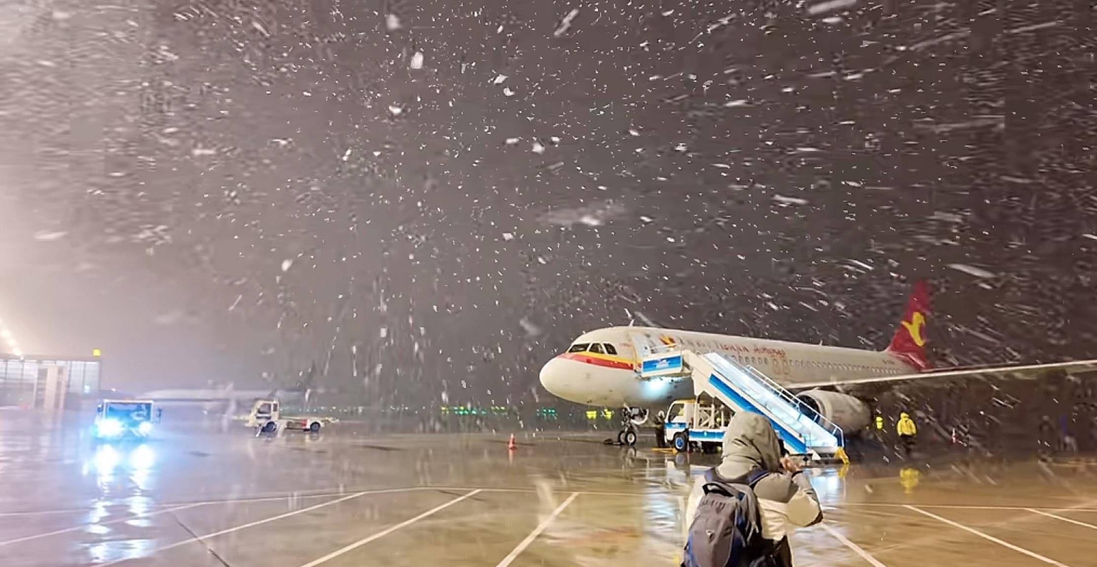 北方多地迎來第一場雪，黑龍江局地已出現暴雪，積雪深5厘米，氣象專家稱今年初雪略提前:金屬制品廠
