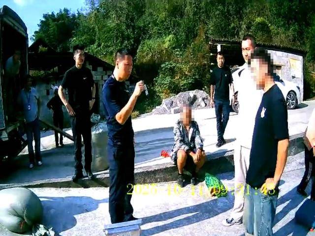 100斤玉米上秤秒變60斤？貴州一村民遭“鬼秤”騙糧！民警出手<strong></p>
<p>金屬制品廠
</strong>，5人被拘:金屬制品廠
