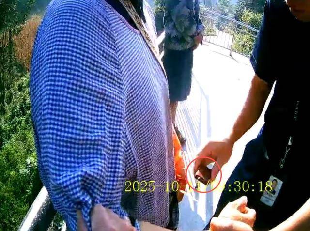 100斤玉米上秤秒變60斤？貴州一村民遭“鬼秤”騙糧！民警出手<strong></p>
<p>金屬制品廠
</strong>，5人被拘:金屬制品廠
