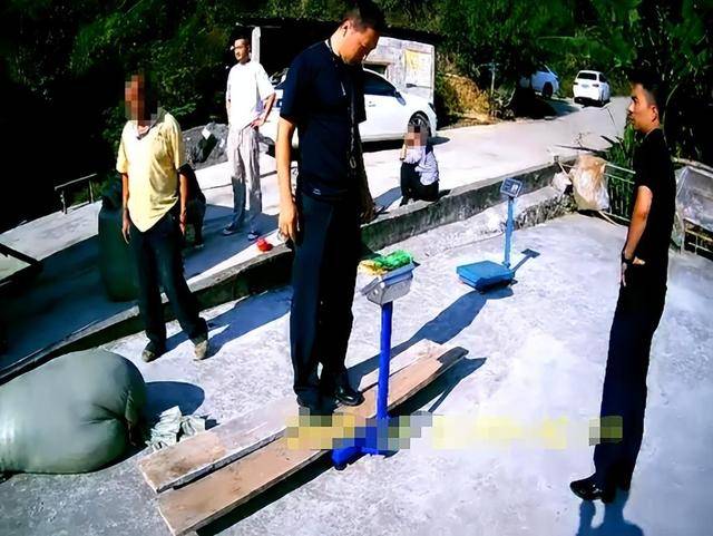 100斤玉米上秤秒變60斤？貴州一村民遭“鬼秤”騙糧！民警出手<strong></p>
<p>金屬制品廠
</strong>，5人被拘:金屬制品廠
