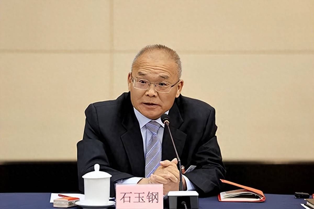 云南省委副書記石玉鋼<strong></p>
<p>金屬制品廠
</strong>，有新職:金屬制品廠
