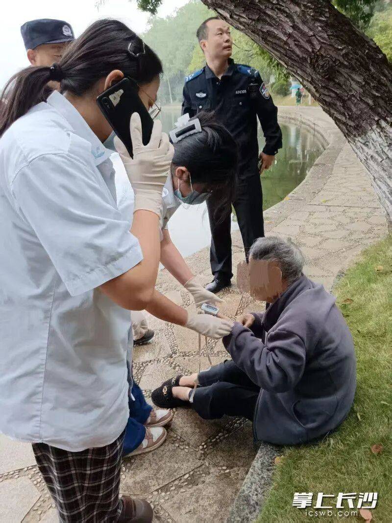 事發(fā)湖南烈士公園！80多歲老人不慎落湖，眾多市民合力救助:金屬制品廠
