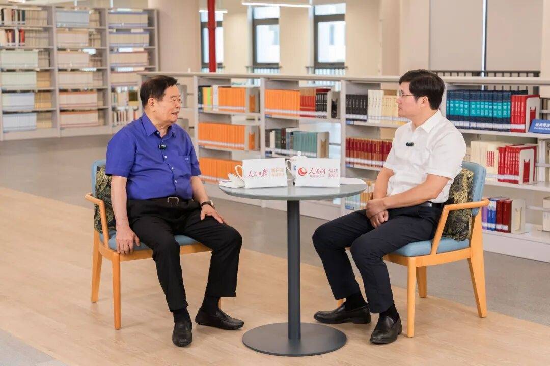 福耀玻璃：曹德旺辭去董事長職務<strong></p>
<p>金屬制品廠
</strong>，選舉曹暉為新董事長:金屬制品廠
