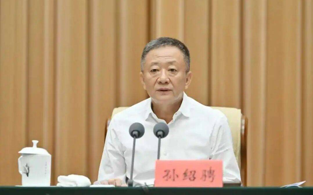 因工作崗位調整，孫紹騁辭去內蒙古自治區人大常委會主任職務:金屬制品廠
