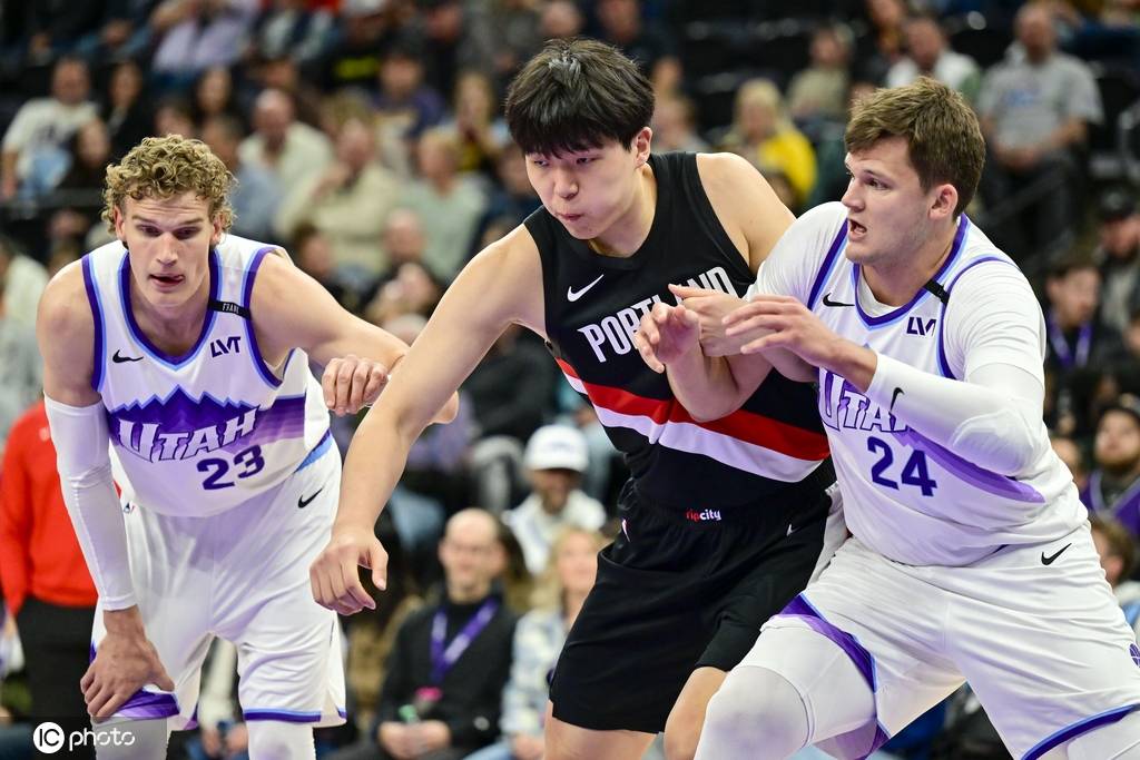 季前賽-楊瀚森3分0板+6犯畢業 爵士險勝開拓者:金屬制品廠
