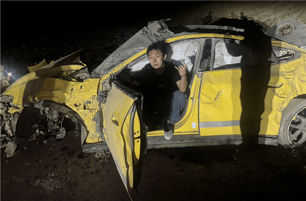 新疆一小米SU7 Ultra飛坡10多米翻滾多圈！車主發文：門能開<strong></p>
<p>金屬制品廠
</strong>，沒起火:金屬制品廠
